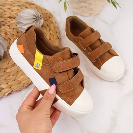 Sneakers basse da bambino con ecopelle cammello Big Star II374017 marrone 1