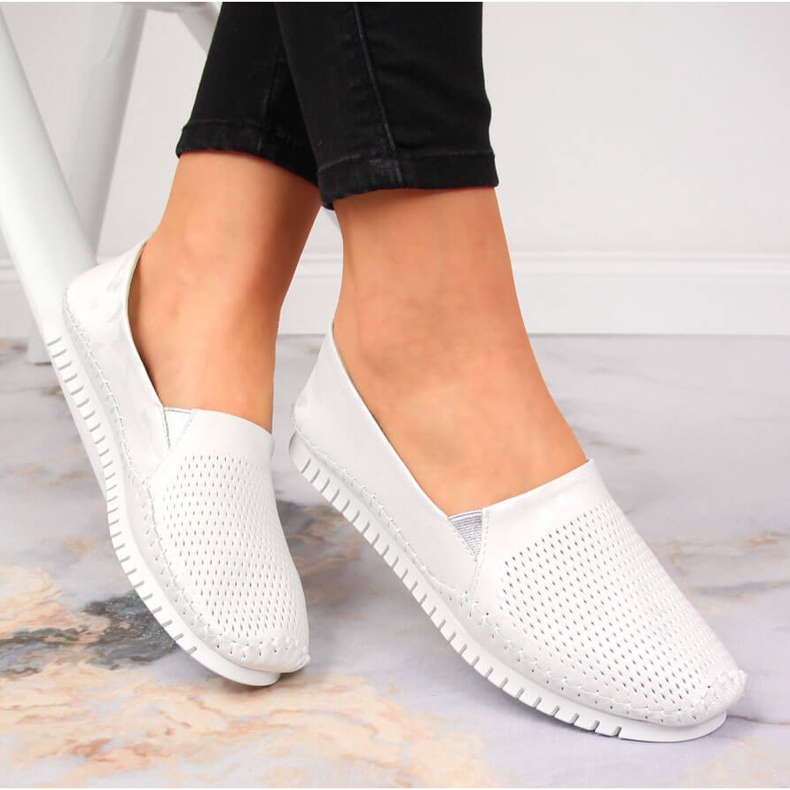 Comode scarpe da donna bianche in pelle Artiker 1