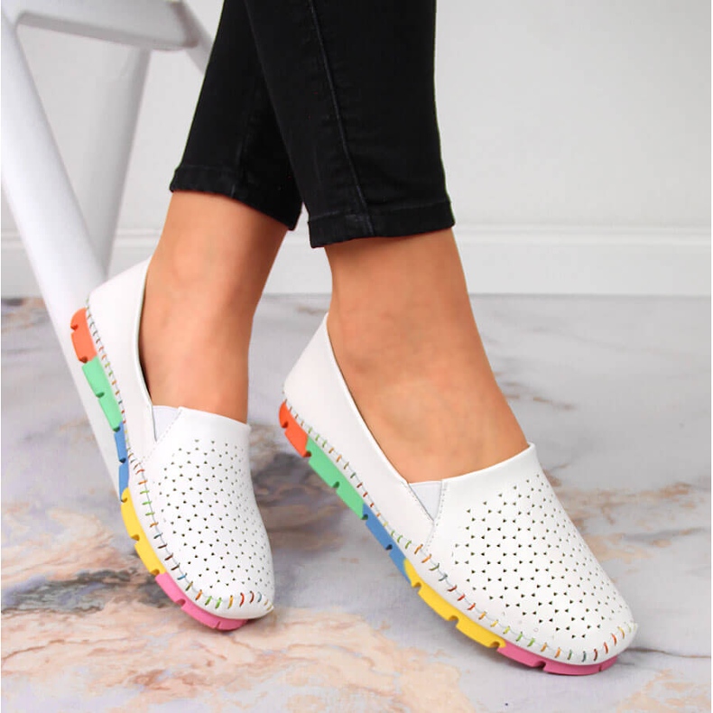 Comode scarpe da donna bianche in pelle Artiker 1