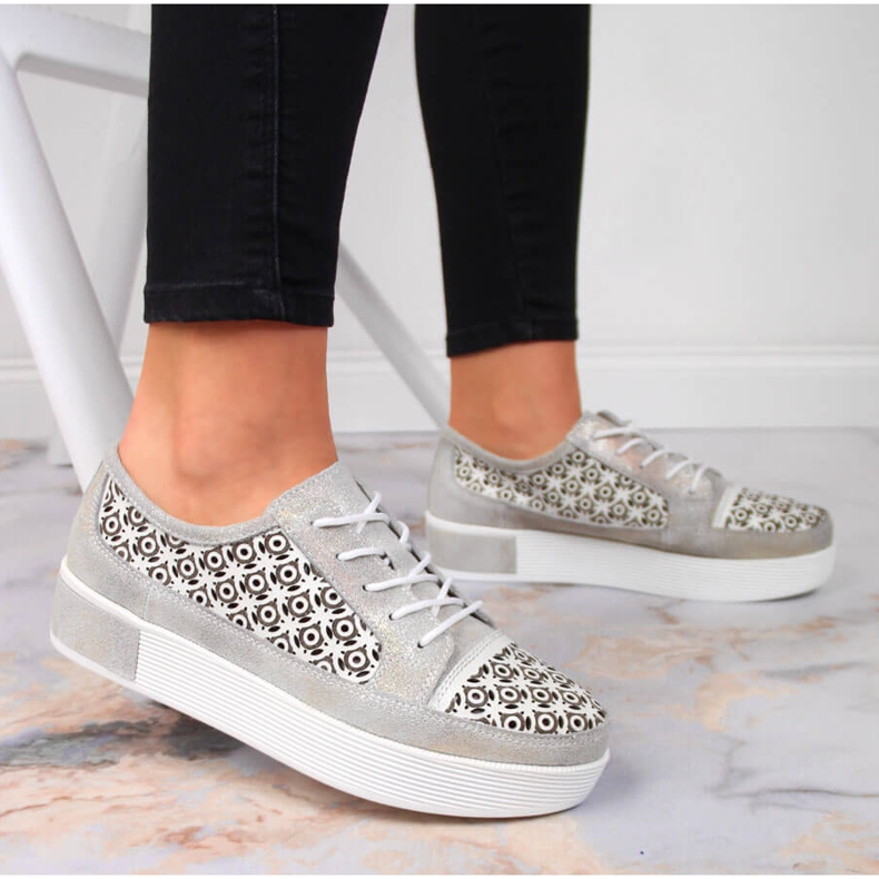 Scarpe da donna in pelle traforata oro Filippo 2