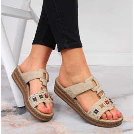 Ciabatte da donna beige con zeppa Rieker 62924-60 1