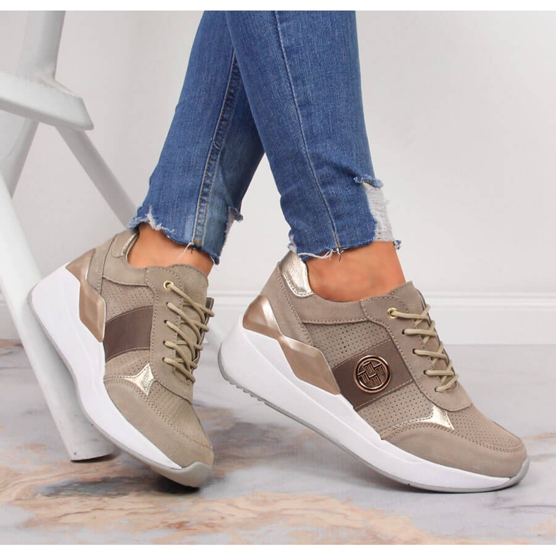 Sneakers da donna in pelle su zeppa beige Filippo 1