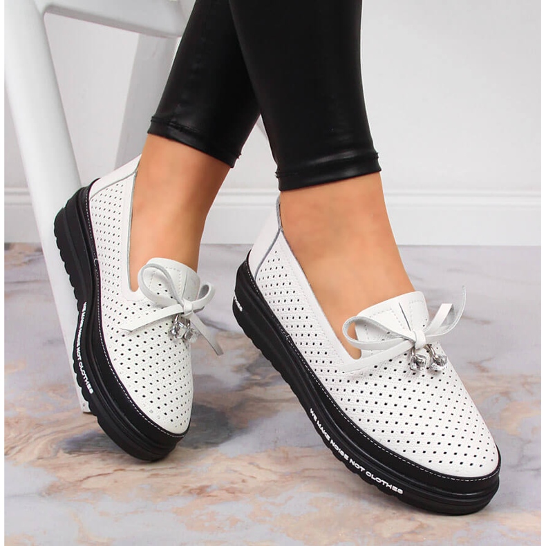 Scarpe da donna traforate in pelle bianca con zeppa Artiker 1