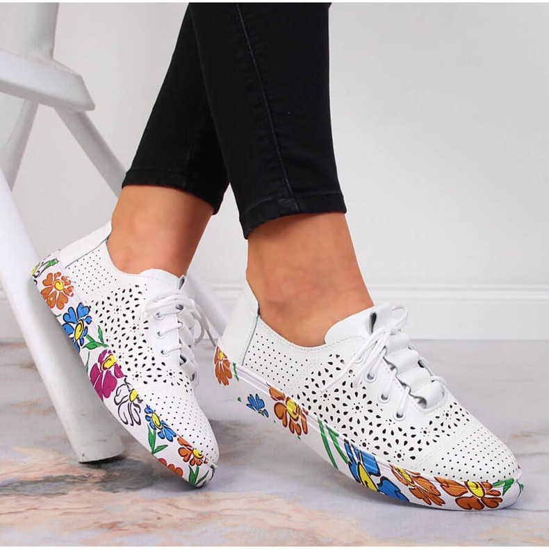 Scarpa da donna Artiker in pelle traforata bianca 1
