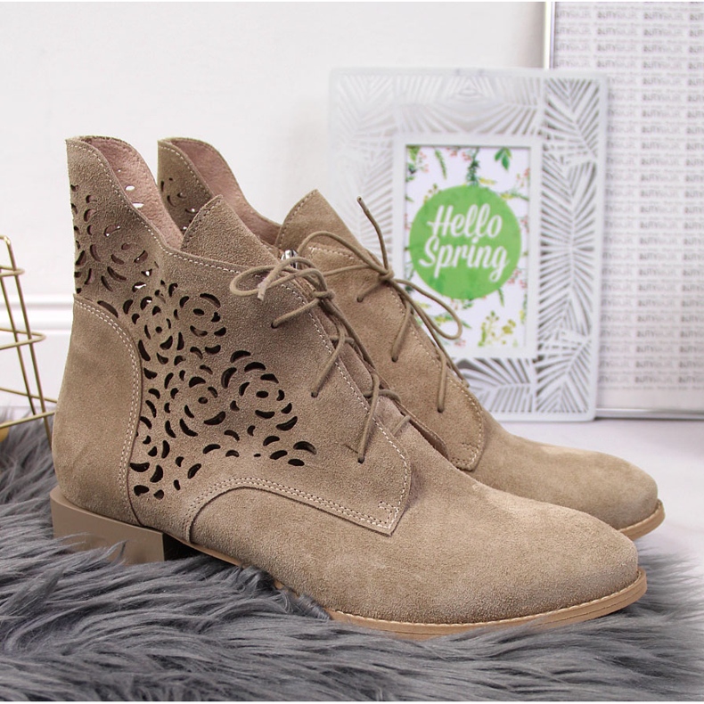 Stivali in pelle scamosciata beige traforati Juma 2