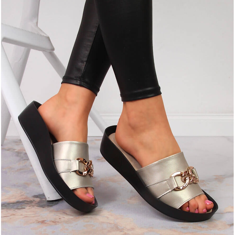 Ciabatte da donna in pelle con catena dorata Filippo d'oro 1