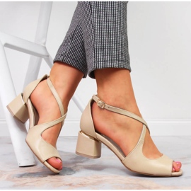 Sandali da donna in pelle beige con tacco alto Juma 1