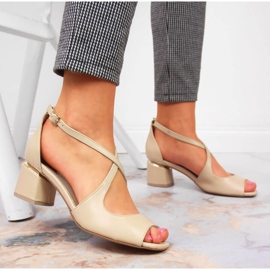 Sandali da donna in pelle beige con tacco alto Juma 2