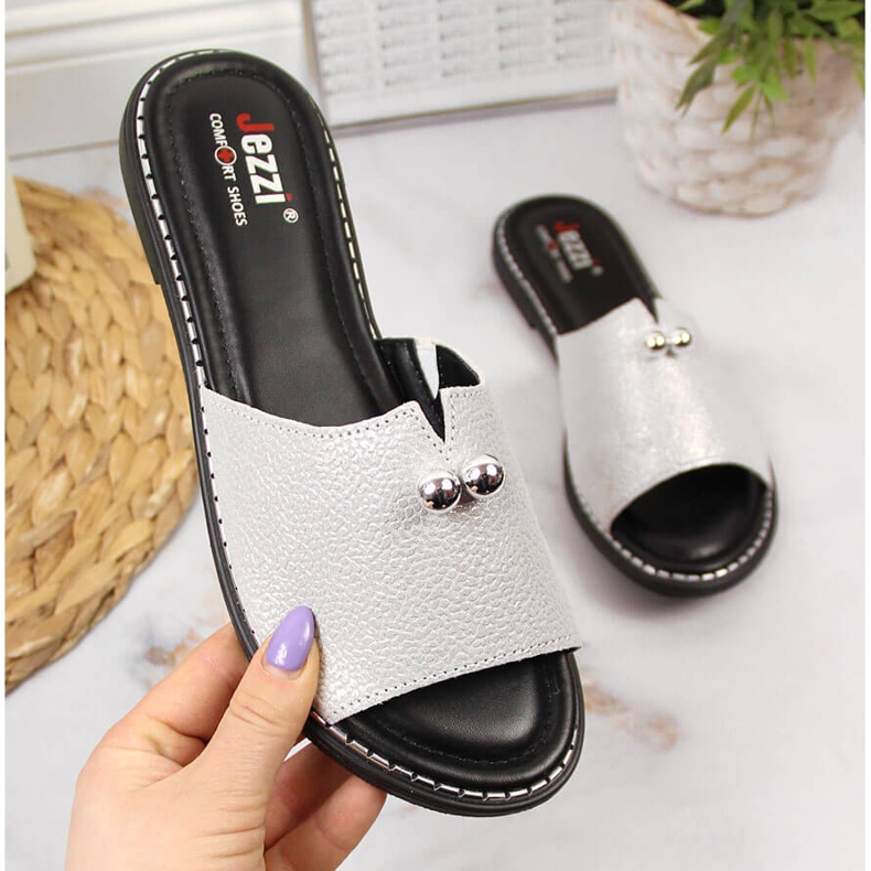 Ciabatte da donna in pelle argento Jezzi 1