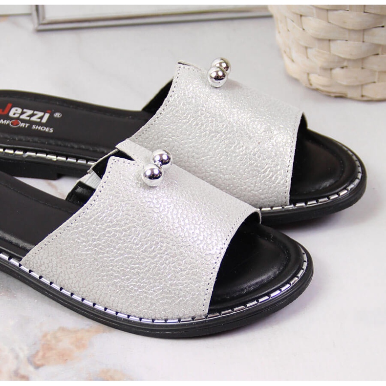 Ciabatte da donna in pelle argento Jezzi 2