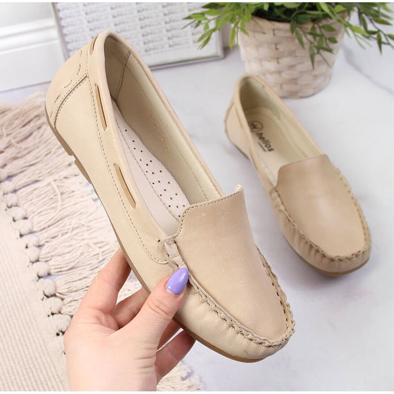 Mocassini da donna in pelle beige chiaro Helios 398 1