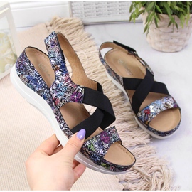 Sandali da donna in pelle su comoda gomma Helios 100 nero multicolore 1