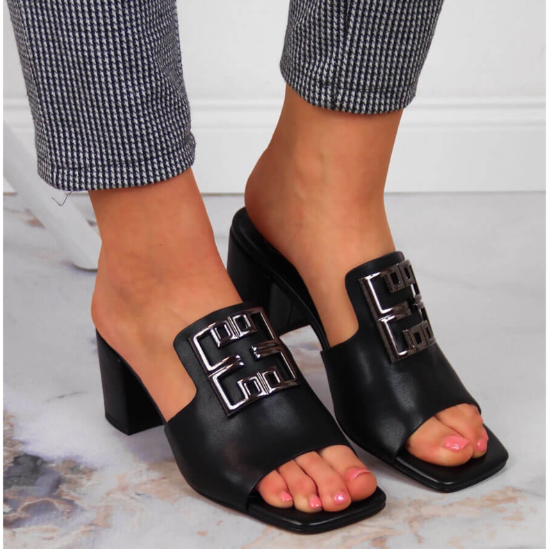 Ciabatte da donna in pelle sul palo Filippo nero 1