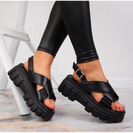 Sandali da donna sulla piattaforma nera Jezzi nero 1