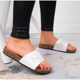 Ciabatte da donna bianche con perle eVento bianca 2