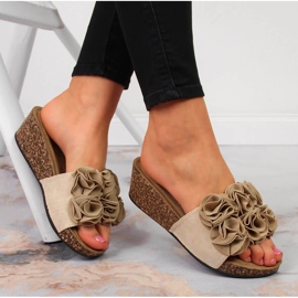 Ciabatte da donna beige con zeppa con fiori eVento 1