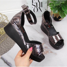 Sandali da donna in pelle con zeppa Artiker metallizzata d'argento grigio 1