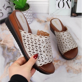 Ciabatte da donna grigie sulla zeppa traforata Jezzi grigio 2