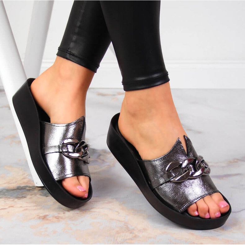 Ciabatte da donna in pelle con catena argento T.Sokolski 2