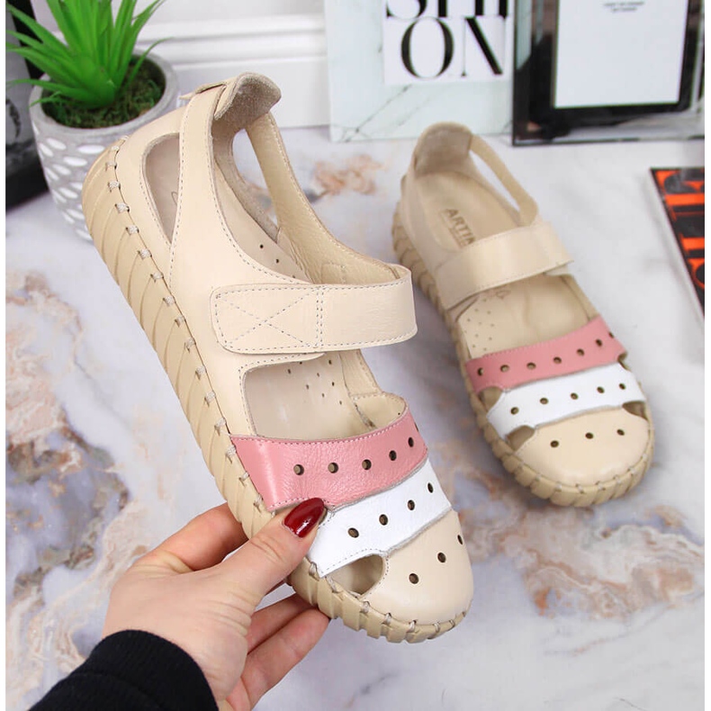 Sandali da donna in pelle con Artiker traforati beige 1