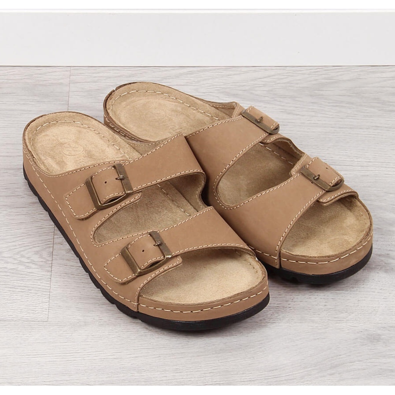 Comode ciabatte da uomo in pelle beige Helios 813 2