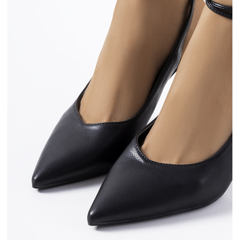 Scarpe con lacci nere di Latvala nero 1