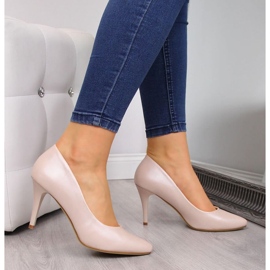 Décolleté su una perla beige W Sergio Leone 2