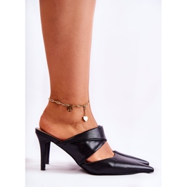 Ciabatte In Pelle Su Un Aveline Nero 2