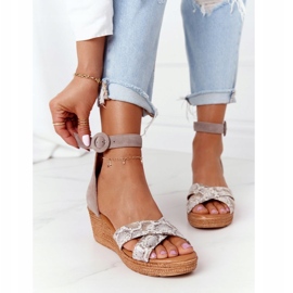 Sandali con zeppa in pelle scamosciata Maciejka 04565-04 Beige-Oro 3