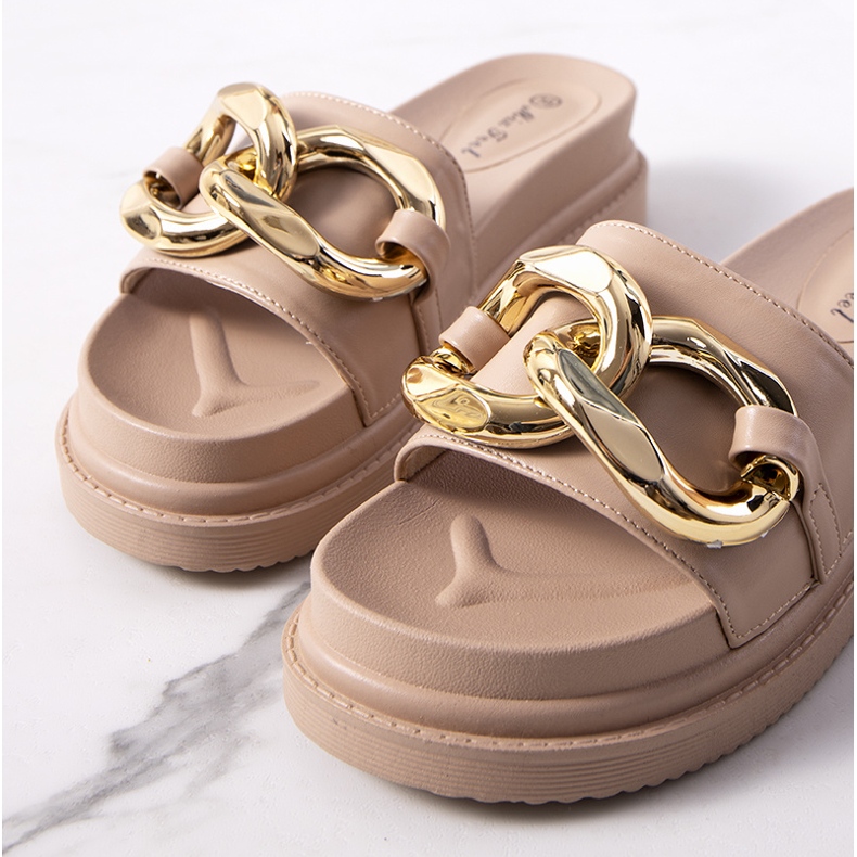 Ciabatte beige sulla piattaforma Berloz 1