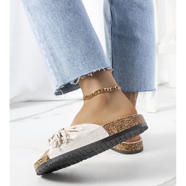 Pantofole beige con frange da donna 1