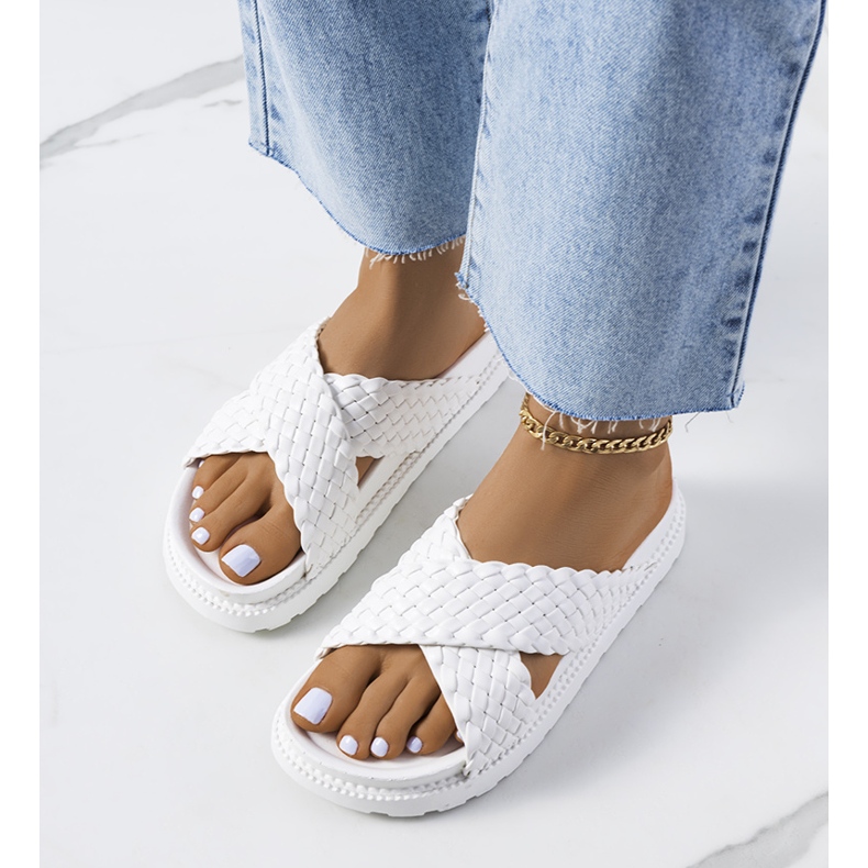 Ciabatte bianche sulla piattaforma Bierings bianca 1