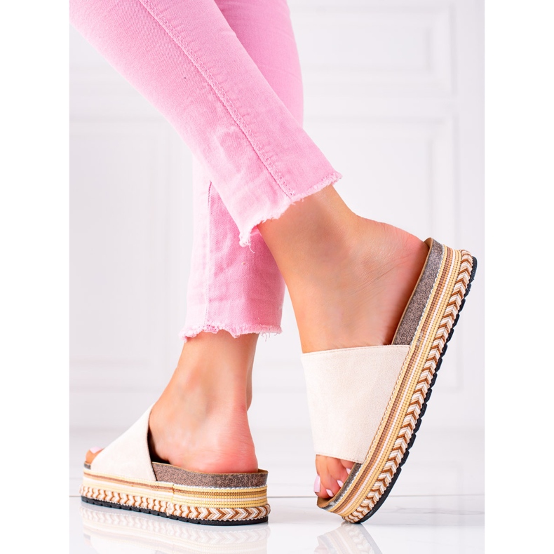 Bestelle Pantofole Beige Sulla Piattaforma 1