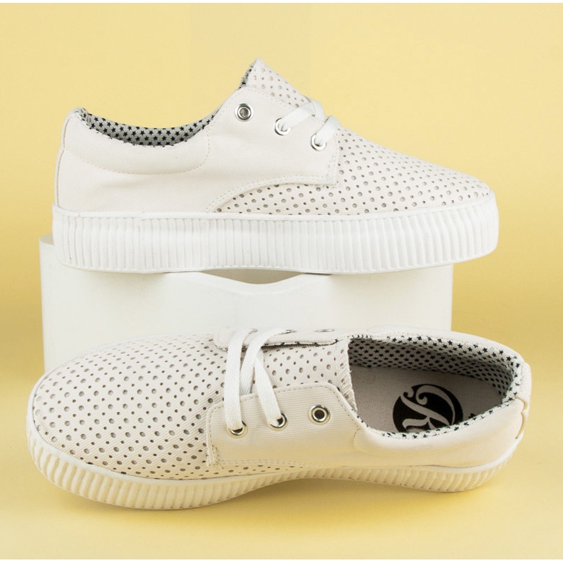 Kylie Sneakers traforate sulla piattaforma bianca 1