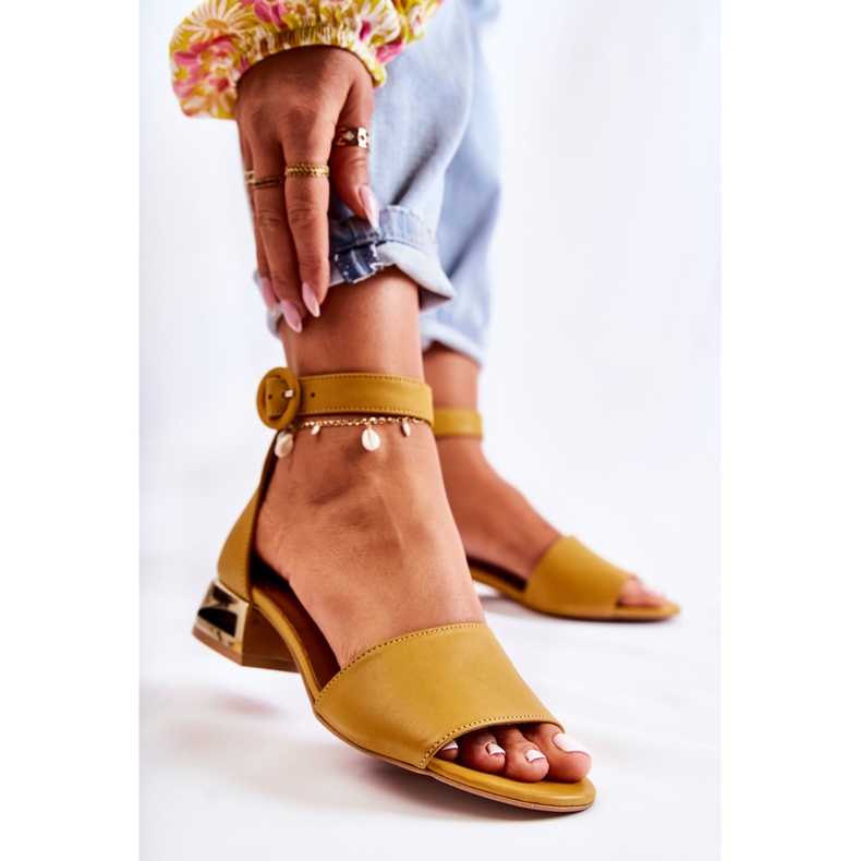 Sandali in pelle con tacco dorato Laura Messi 2143 Giallo scuro 1