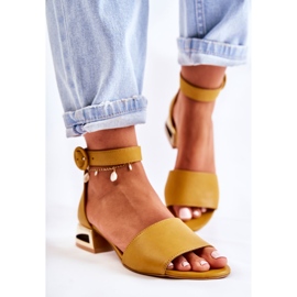 Sandali in pelle con tacco dorato Laura Messi 2143 Giallo scuro 2