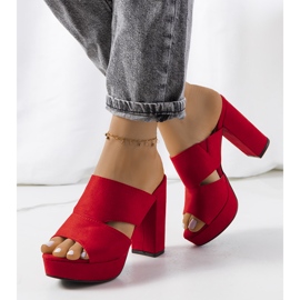 Infradito rosse sul palo Horn rosso 1
