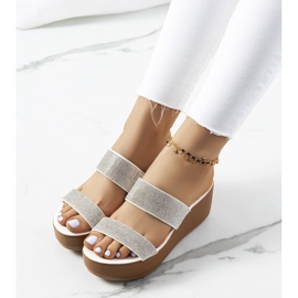 Ciabatte bianche sulla piattaforma Marlien bianco 1