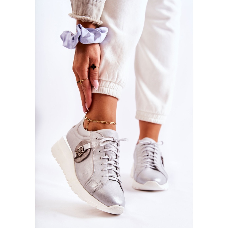 Scarpe sportive in pelle con zeppa Maciejka 05492-11 argento d'argento 1