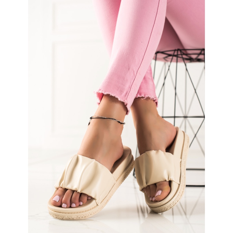 SHELOVET Pantofole Beige Sulla Piattaforma 1