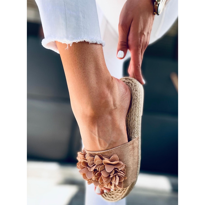 Ciabatte a fiori fiesta Primrose Camel beige 1