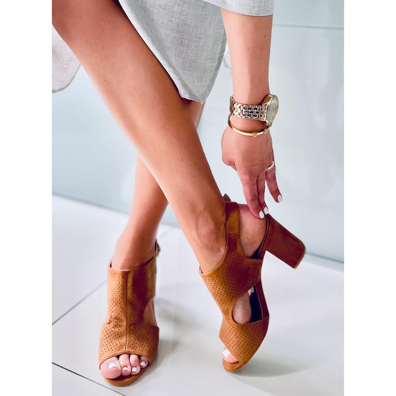 Sandali traforati a tacco alto Stacy Camel marrone 1