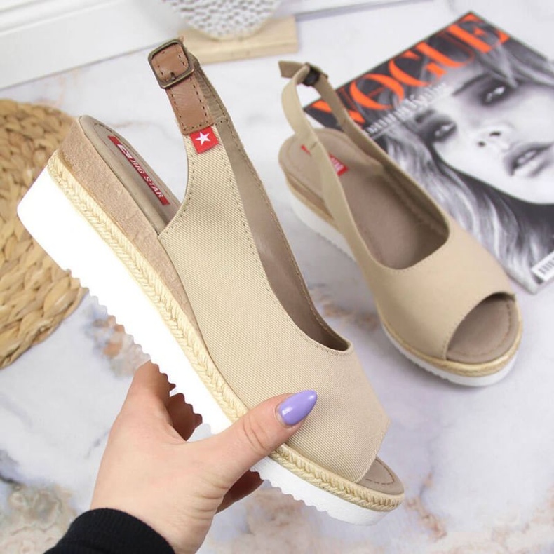 Sandali con zeppa Big Star W INT1727B beige 1
