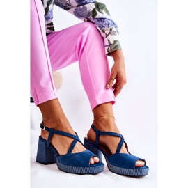 Sandali in pelle scamosciata su un enorme tacco Maciejka 05543-17 blu navy 2