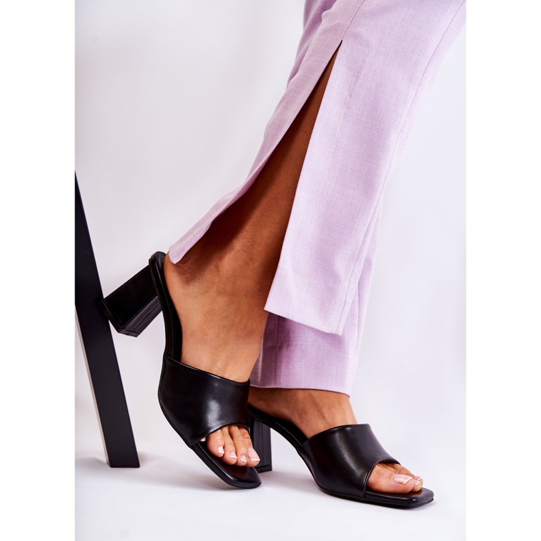 PG1 Ciabatte Classiche In Pelle Sul Tacco Nero Talena 1