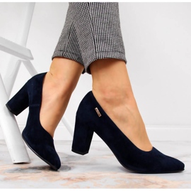 Décolleté da donna sul palo blu navy di Monique 1