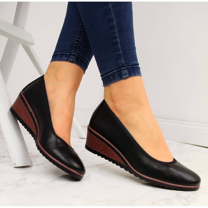 Décolleté con zeppa nere di Vinceza nero 2