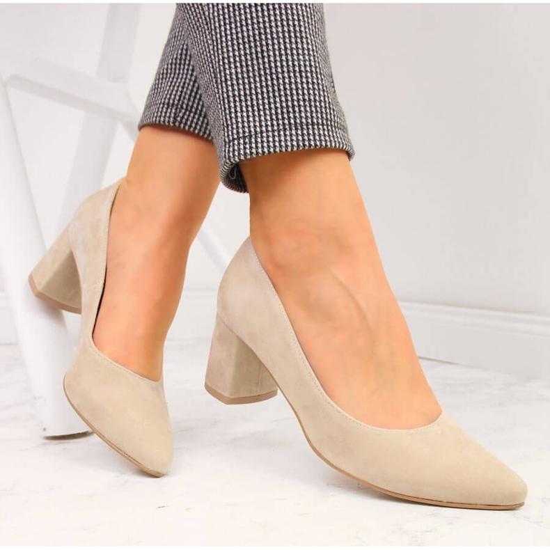 Décolleté sul montante in suede Juma beige 1