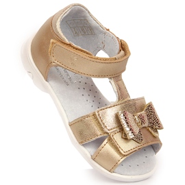 Sandali da bambina con velcro dorato Kornecki 6309 d'oro 1