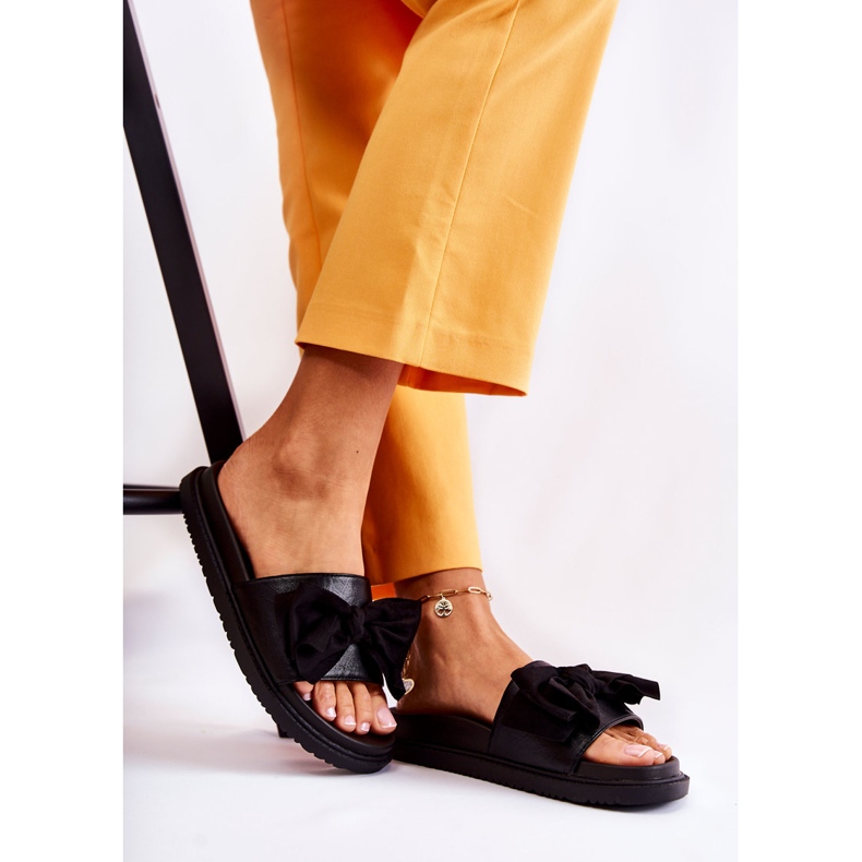 PJ1 Ciabatte da donna classiche in pelle con fiocco nero Dessy 1